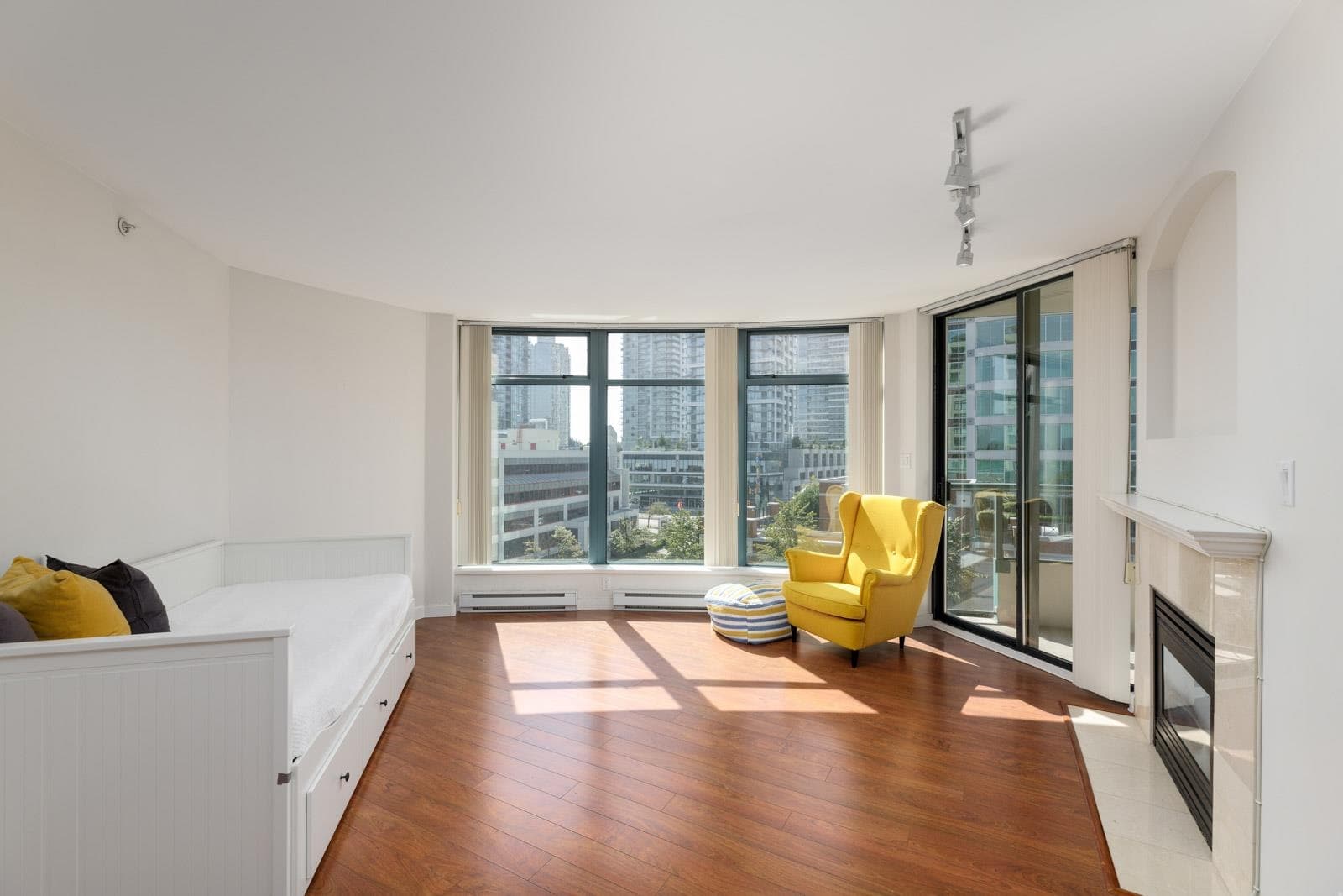 902 - 4567 Hazel Street, Burnaby