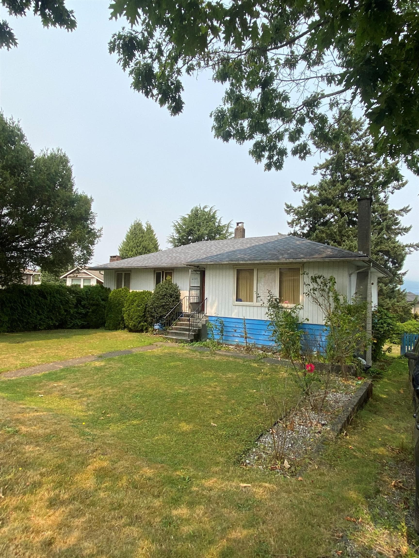 4757 Buxton Street, Burnaby, V5H 1J2 — photo 1