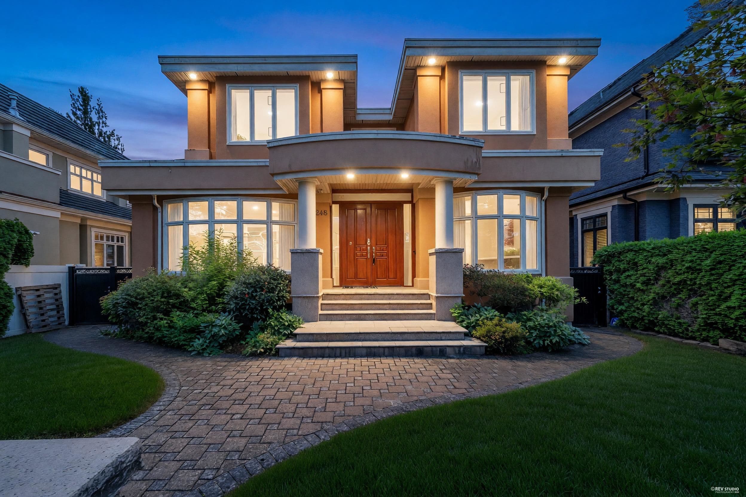 2498 W 22nd Avenue, Vancouver, V6L 1M2 — photo 1