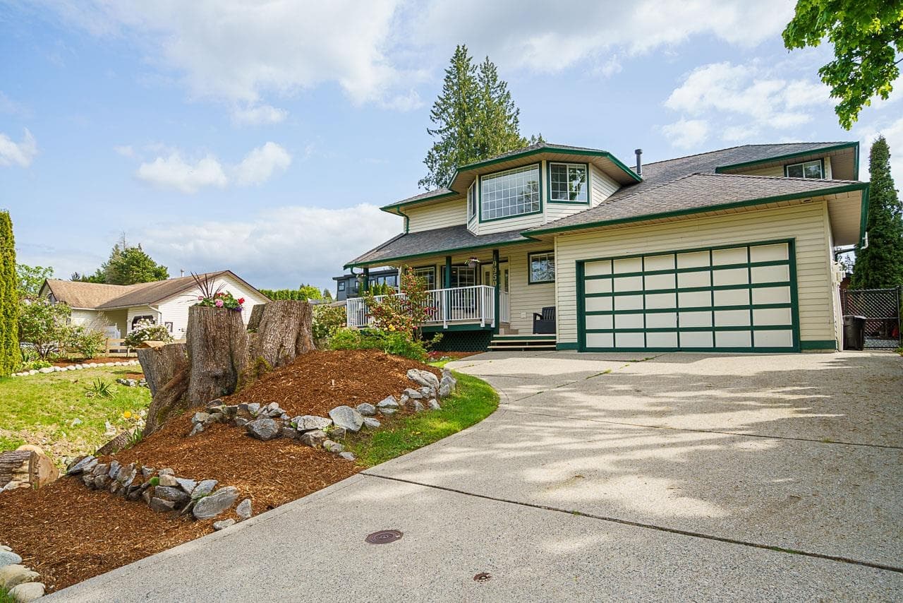 19950 48a Avenue, Langley, V3A 6Z7 — photo 1