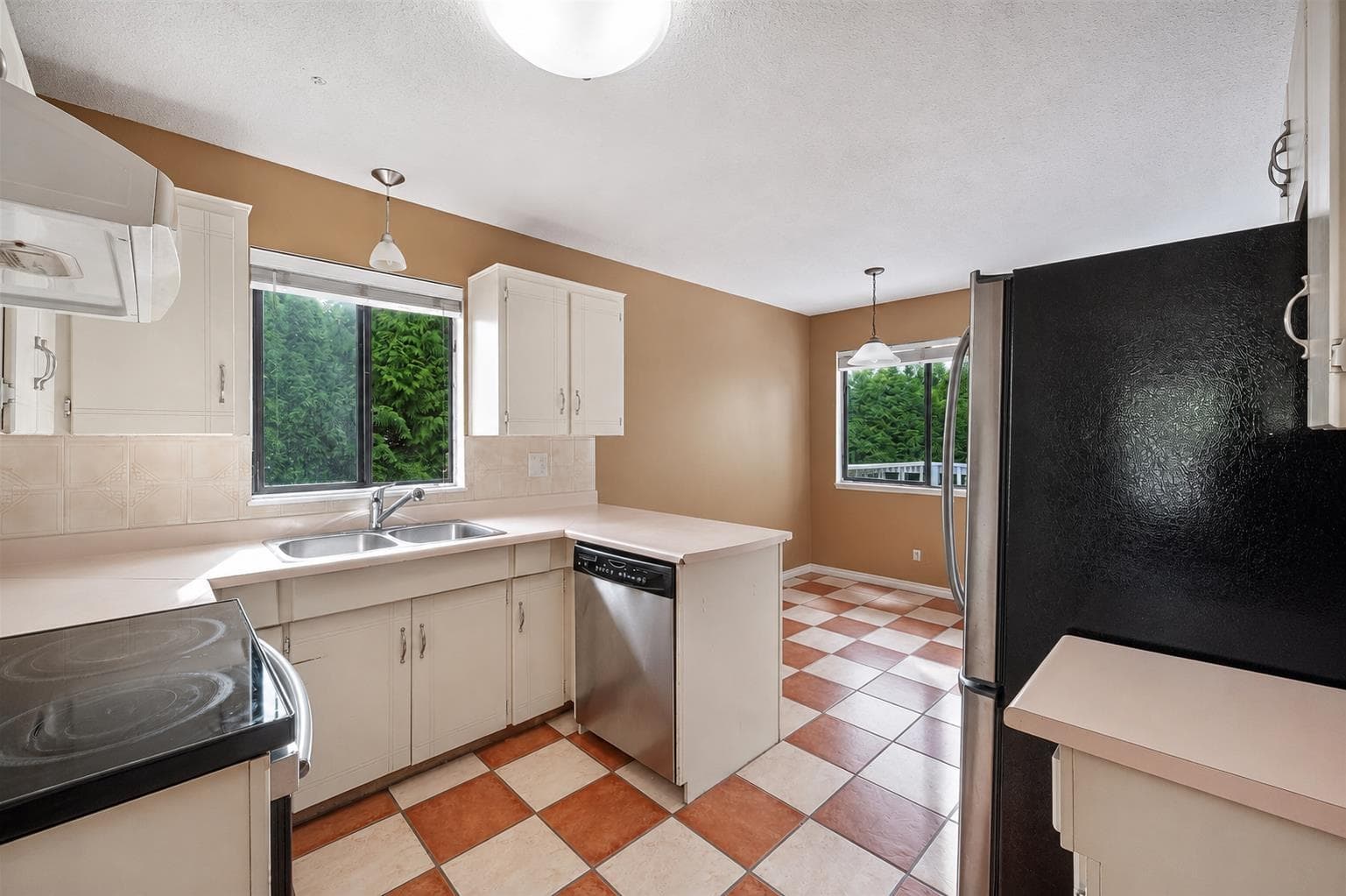 976 Hosmer Court, Coquitlam, V3C 4T8 — photo 4