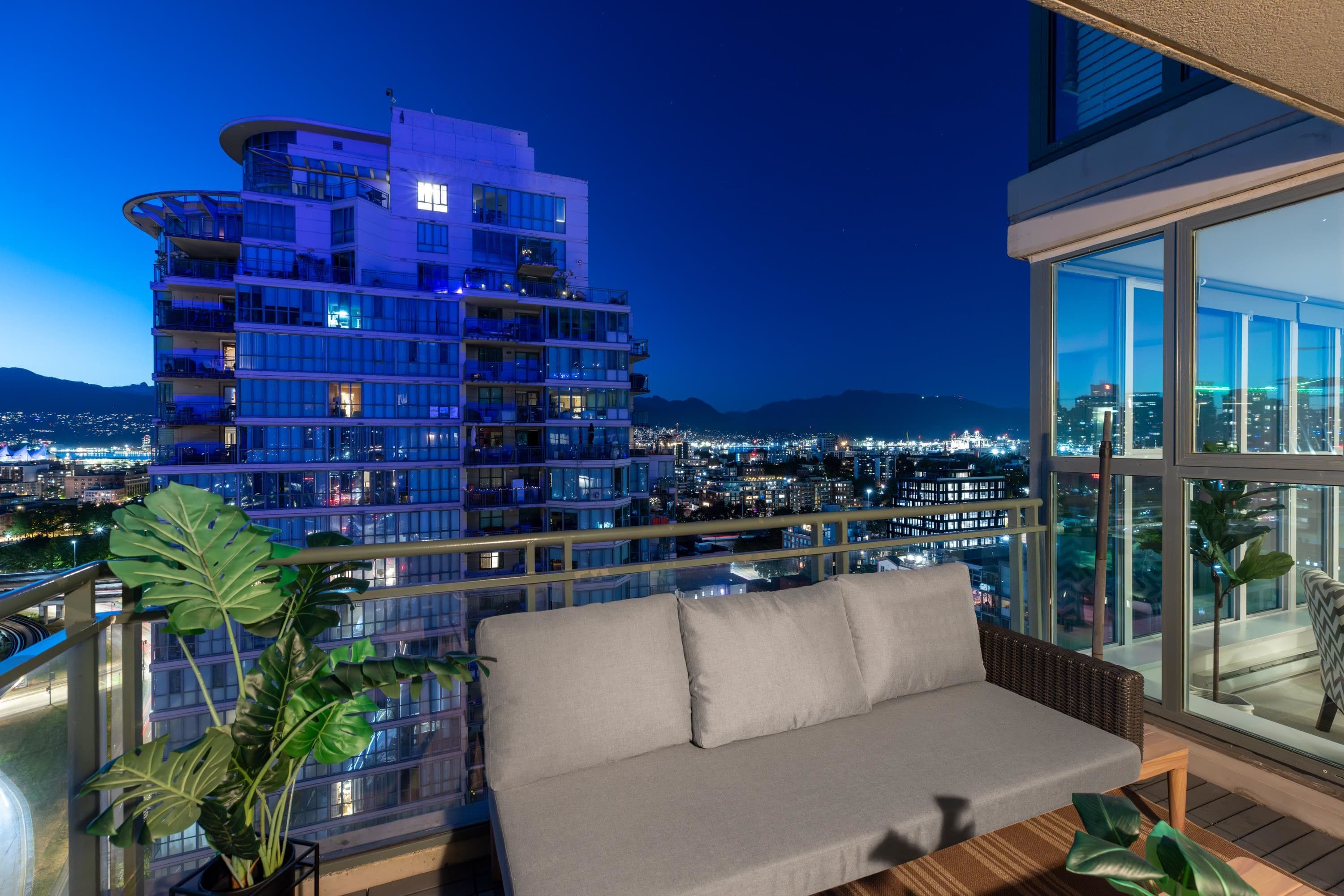 2105 - 1128 Quebec Street, Vancouver, V6A 4E1 — photo 5