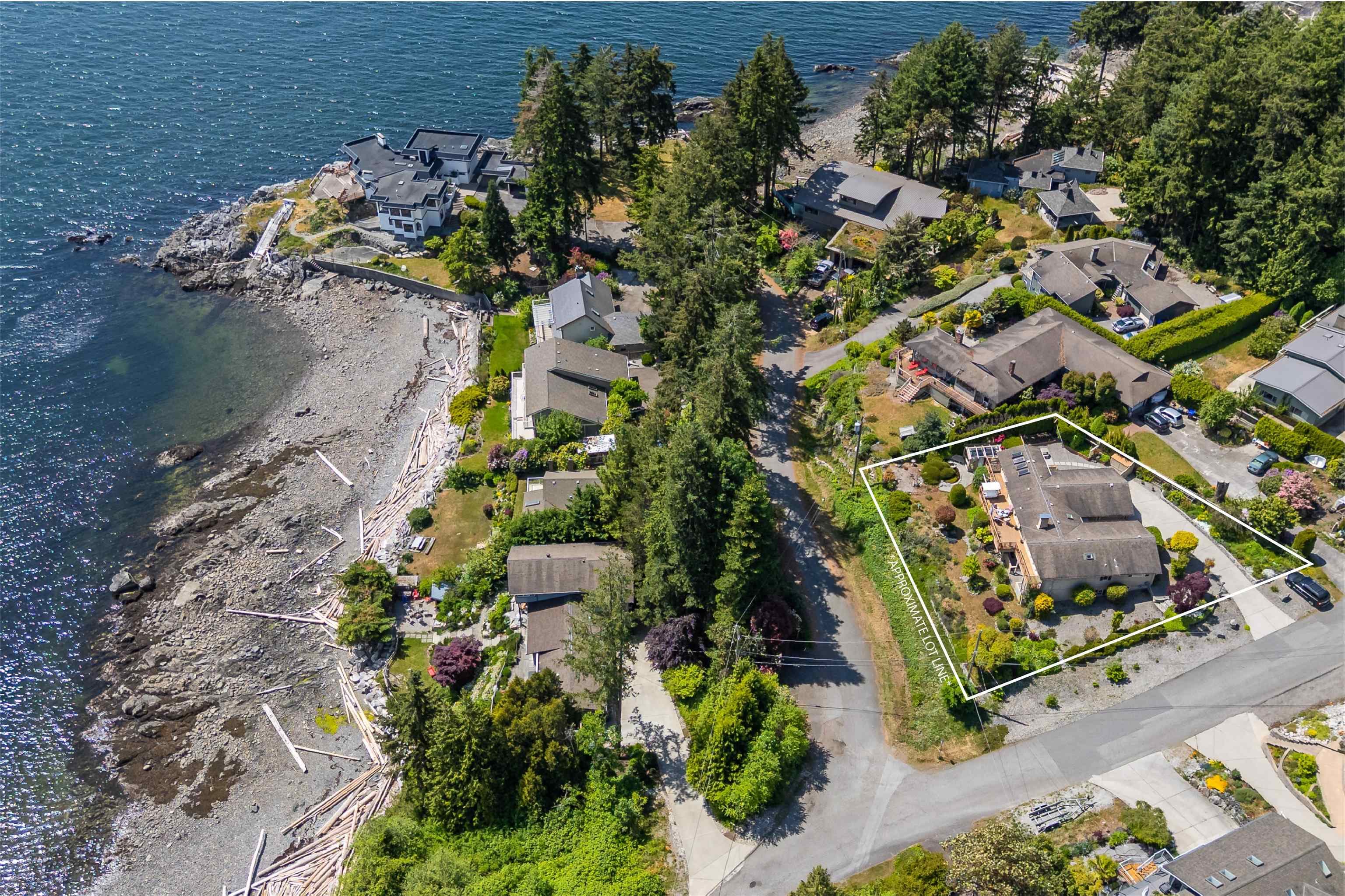 7065 Dale Road, Sechelt, V7Z 0N2 — photo 2