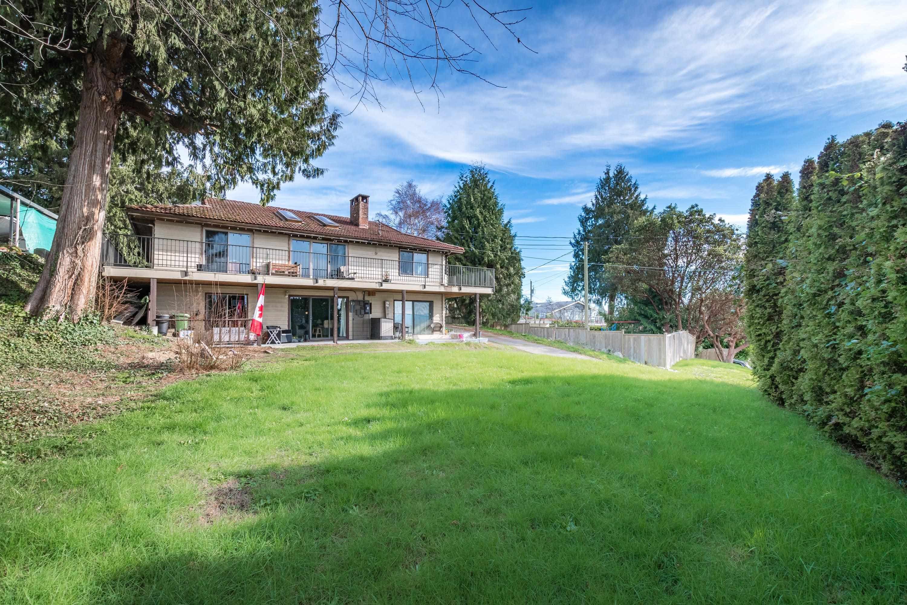 4902 Laurel Avenue, Sechelt, V7Z 0B7 — photo 2