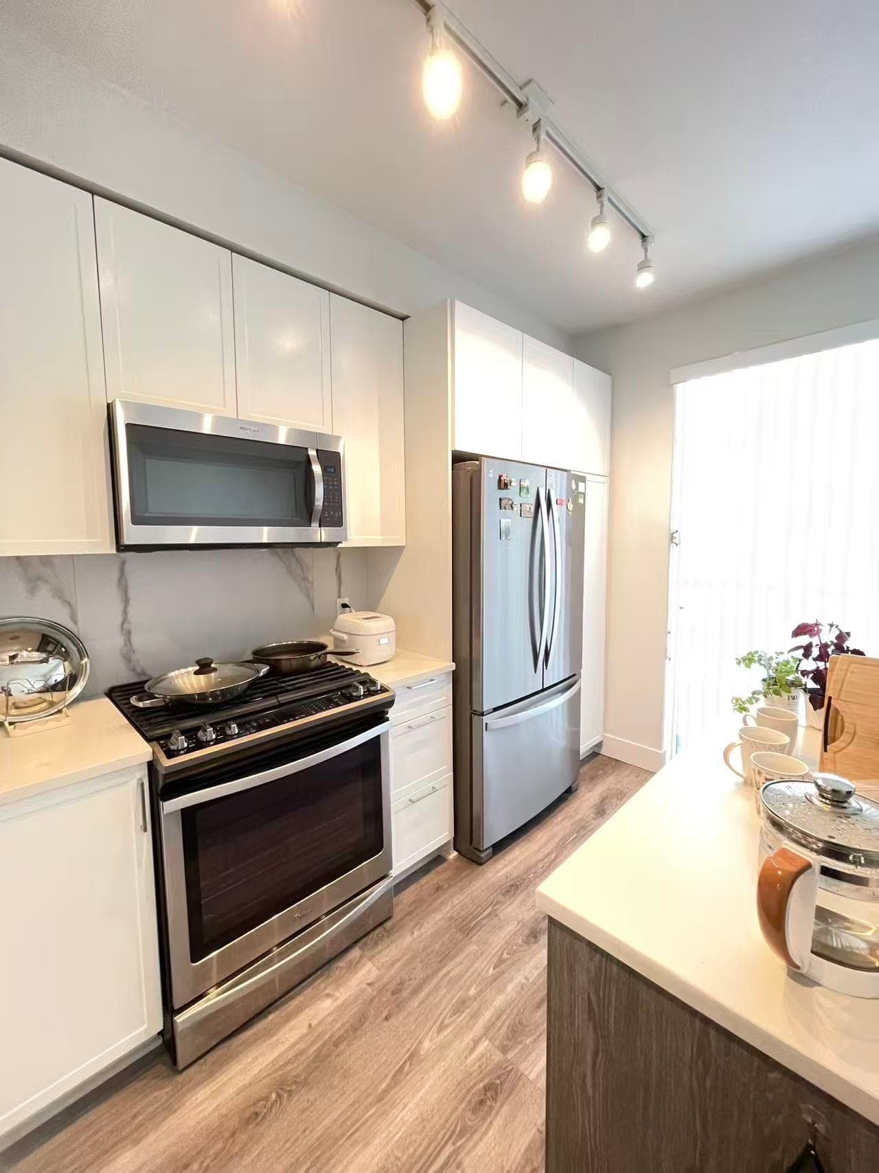 9817 161a Street, Surrey, V4N 6S7 — photo 2