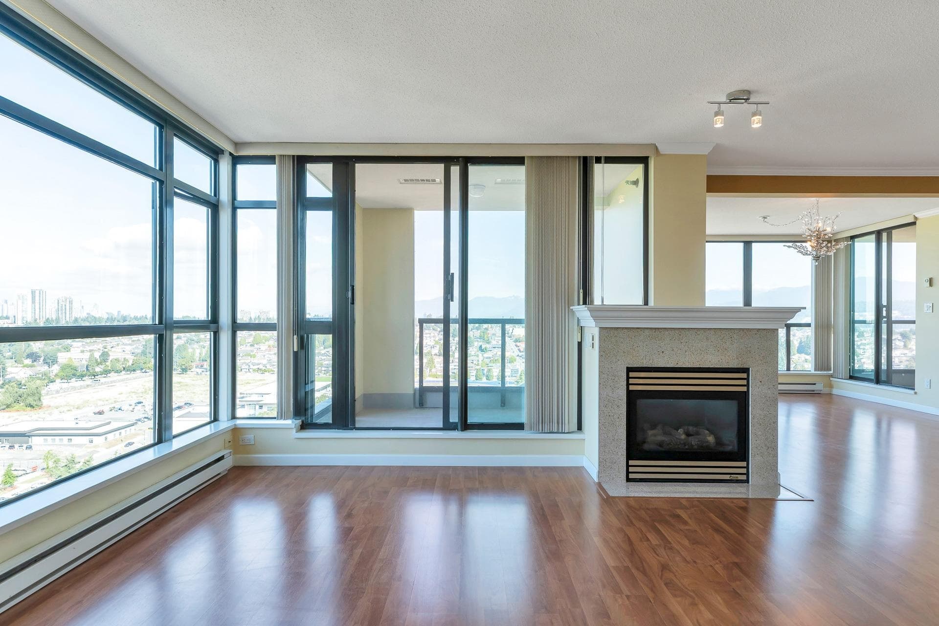 1903 - 615 Hamilton Street, New Westminster, V3M 7A7 — photo 3