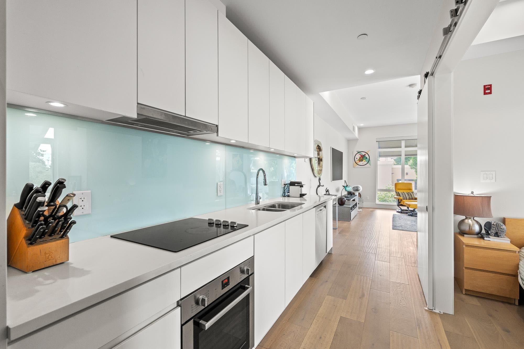 202 - 1591 Bowser Avenue, North Vancouver, V7P 2Y4 — photo 3