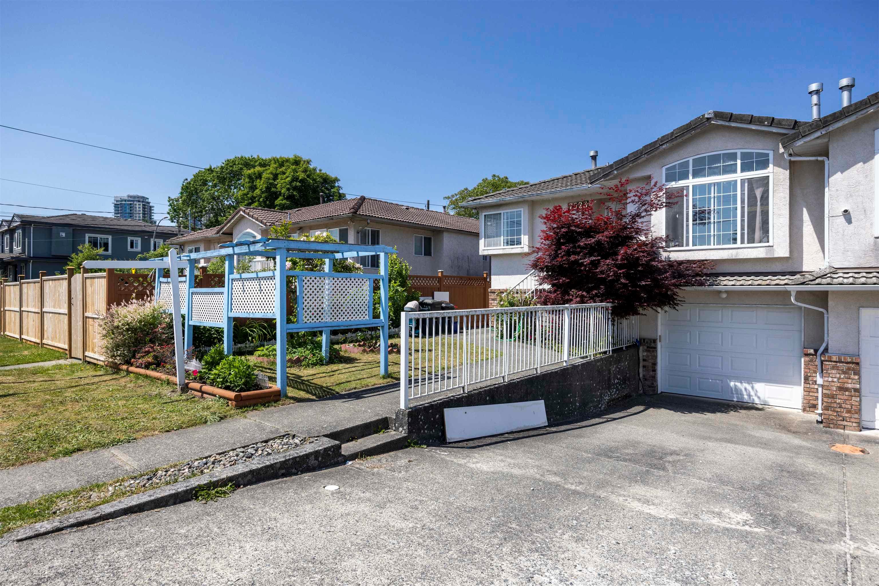 7523 17th Avenue, Burnaby, V3N 1L6 — photo 2