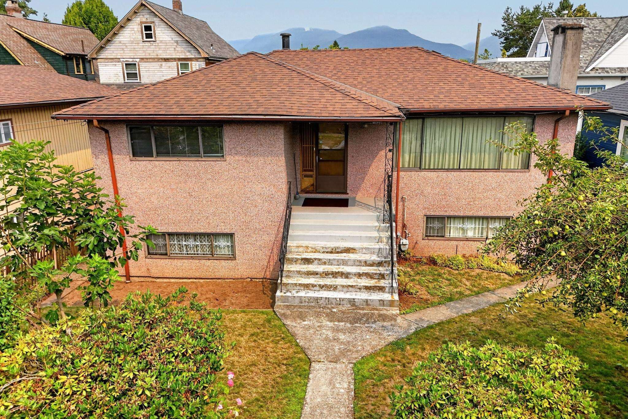 1955 Turner Street, Vancouver, V5L 1Z9 — photo 1