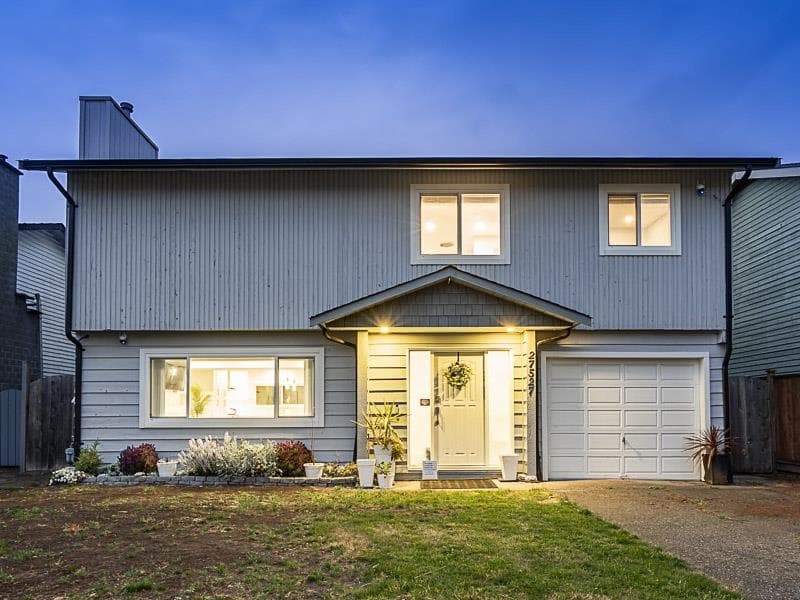 27527 31a Avenue, Langley, V4W 3L2 — photo 1