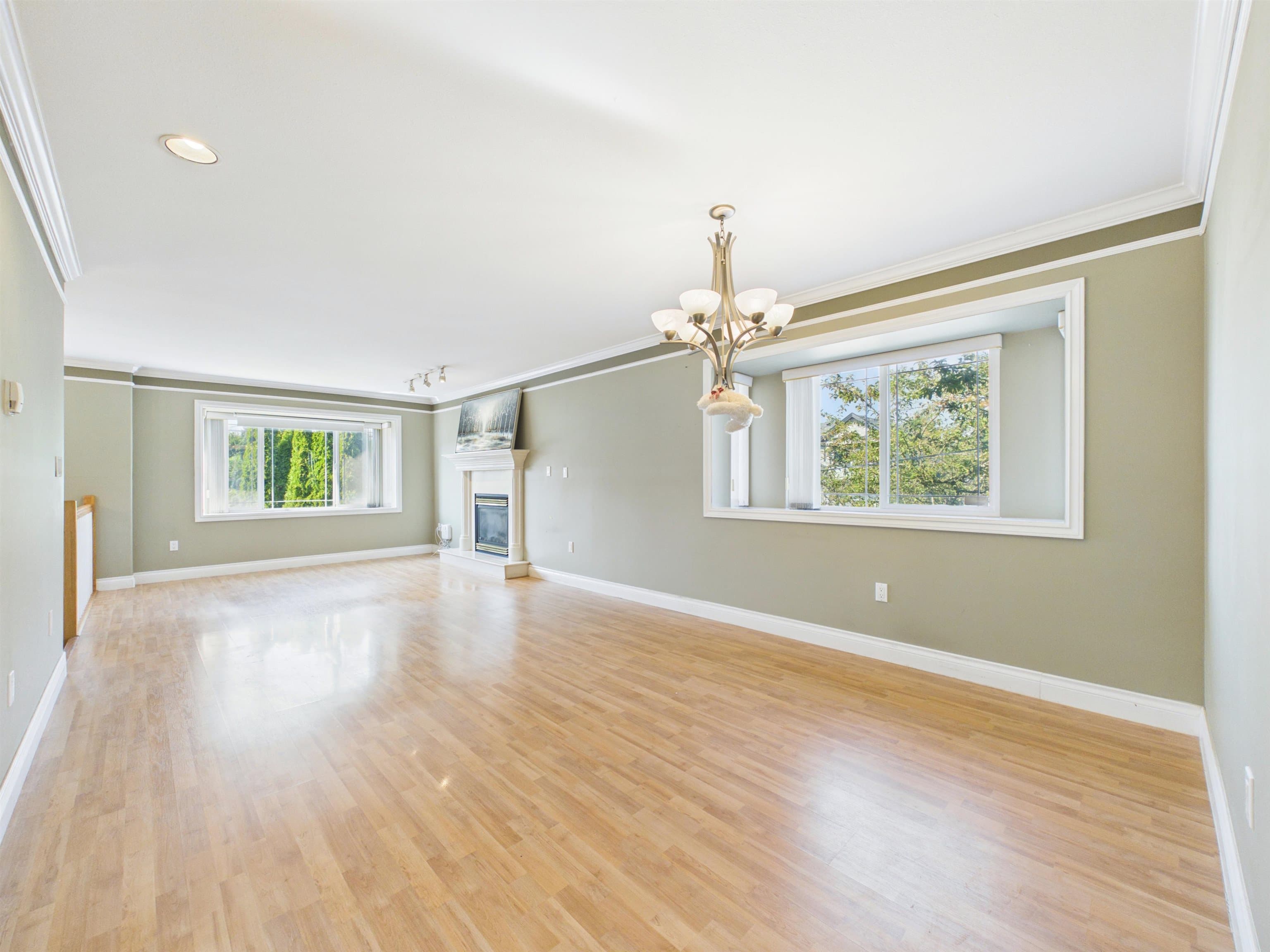 7698 14th Avenue, Burnaby, V3N 2A6 — photo 2