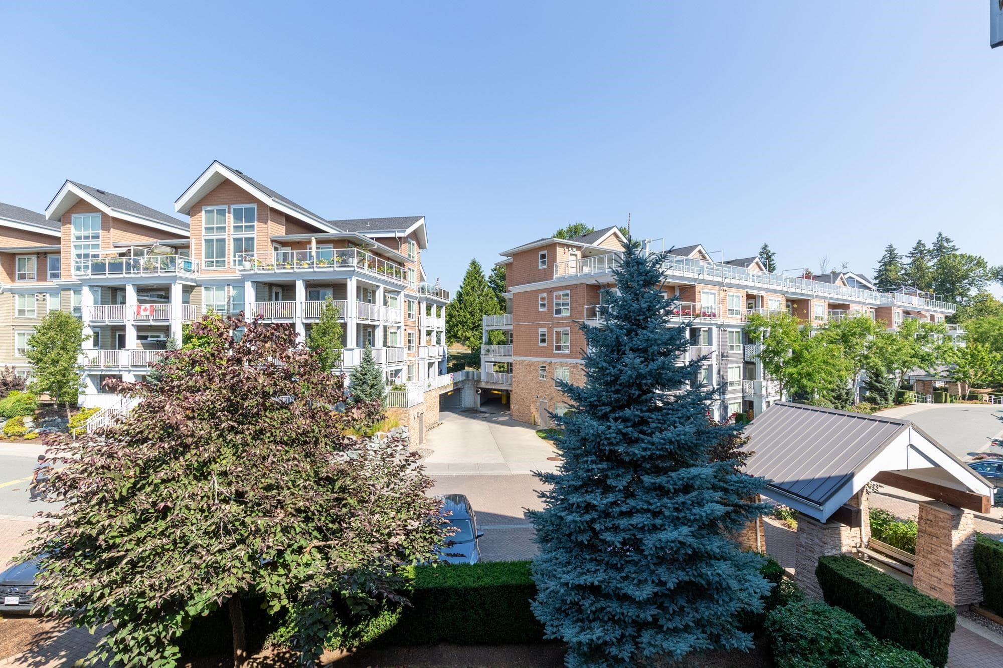 307 - 6480 194 Street, Surrey, V4N 6J9 — photo 2
