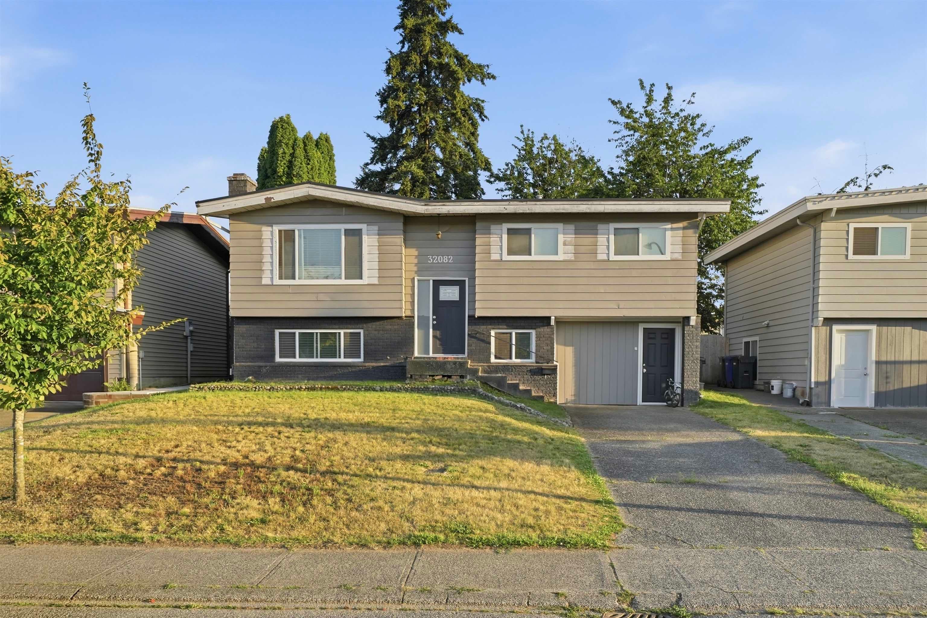 32082 Austin Avenue, Abbotsford, V2T 4P3 — photo 1