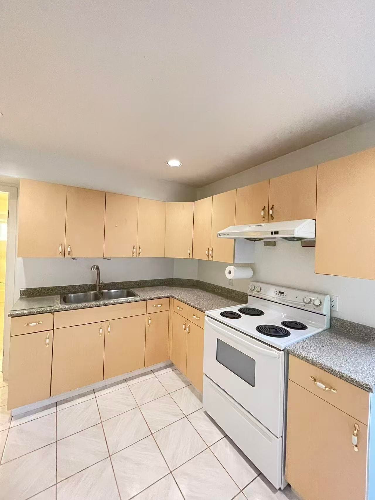 1000 Cliff Avenue, Burnaby, V5A 2J9 — photo 2