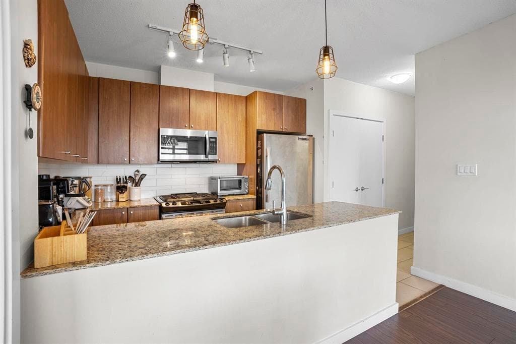 1908 - 280 Ross Drive, New Westminster, V3L 0C2 — photo 2