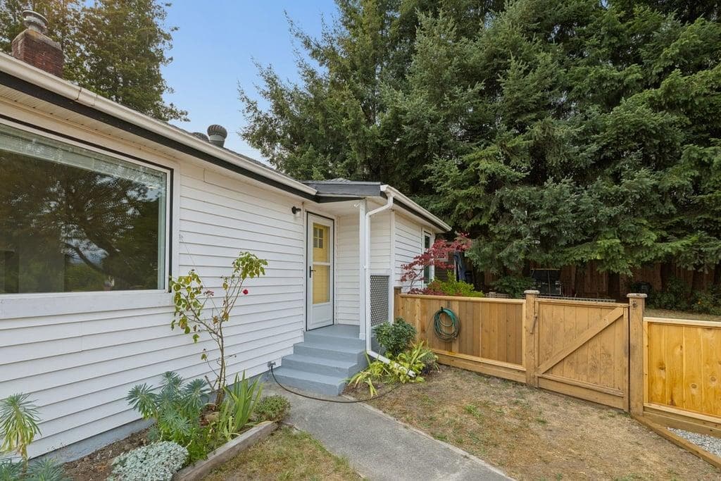 432 E Eighth Avenue, Vancouver, V3L 4L1 — photo 2
