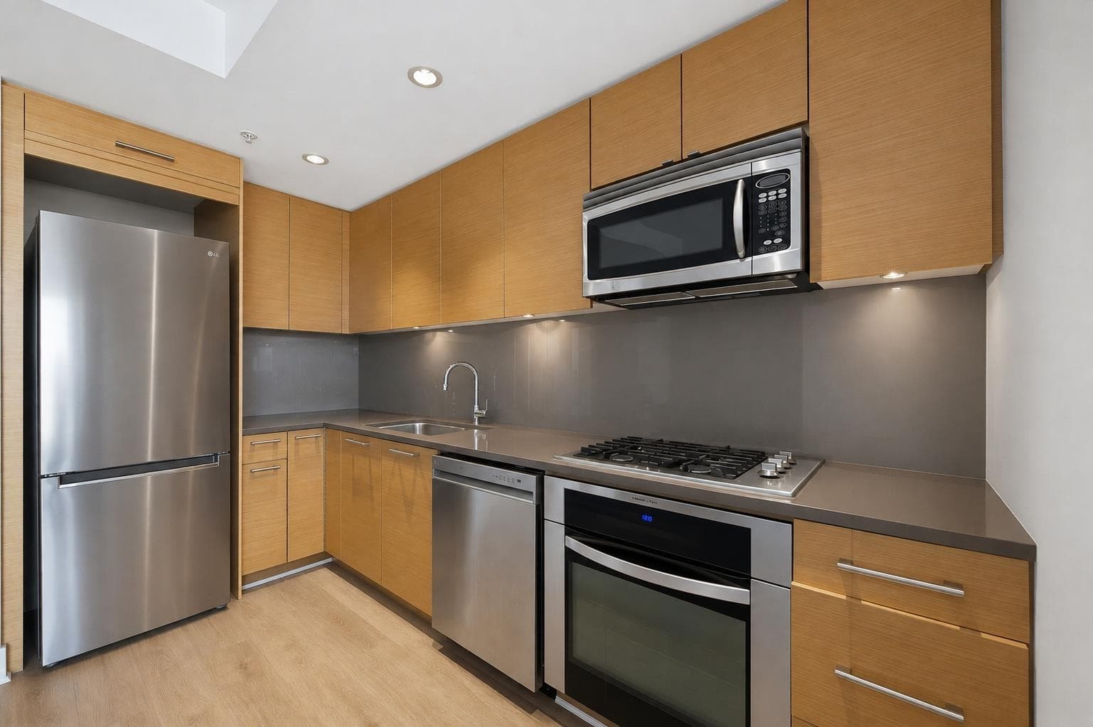 505 - 15152 Russell Avenue, White Rock, V4B 0A3 — photo 4