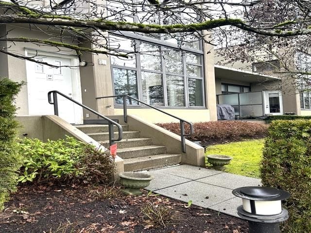 TH17 - 2345 Madison Avenue, Burnaby, V5C 0B4 — photo 2