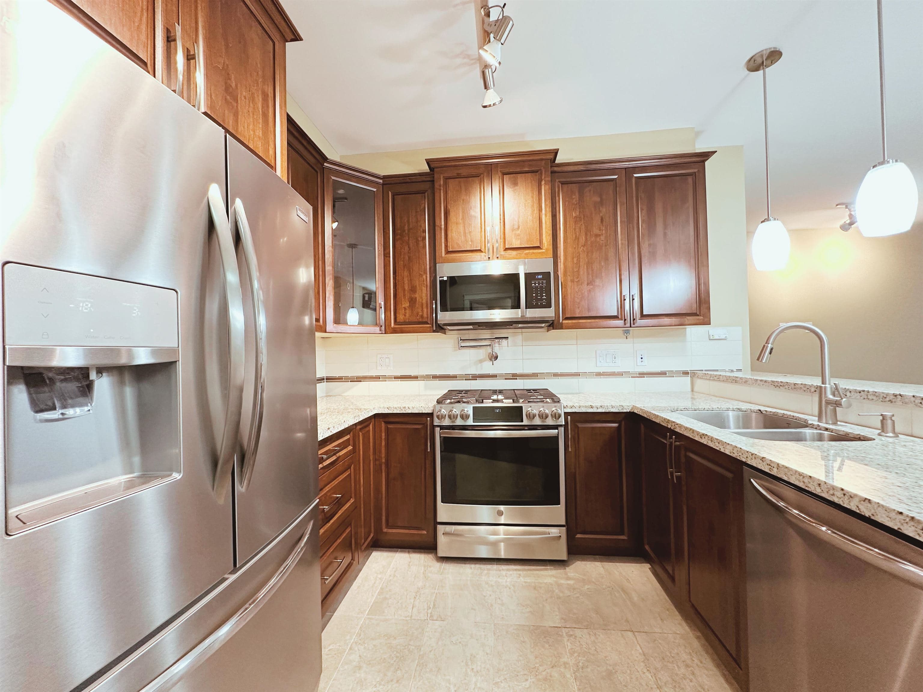 204 - 32445 Simon Avenue, Abbotsford, V2T 0G7 — photo 4