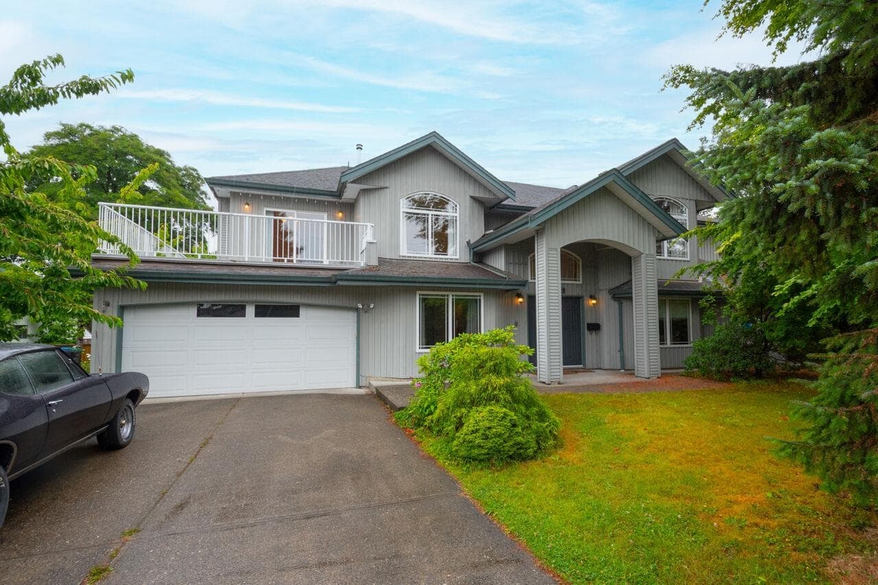 Upper - 8546 164 Street, Surrey
