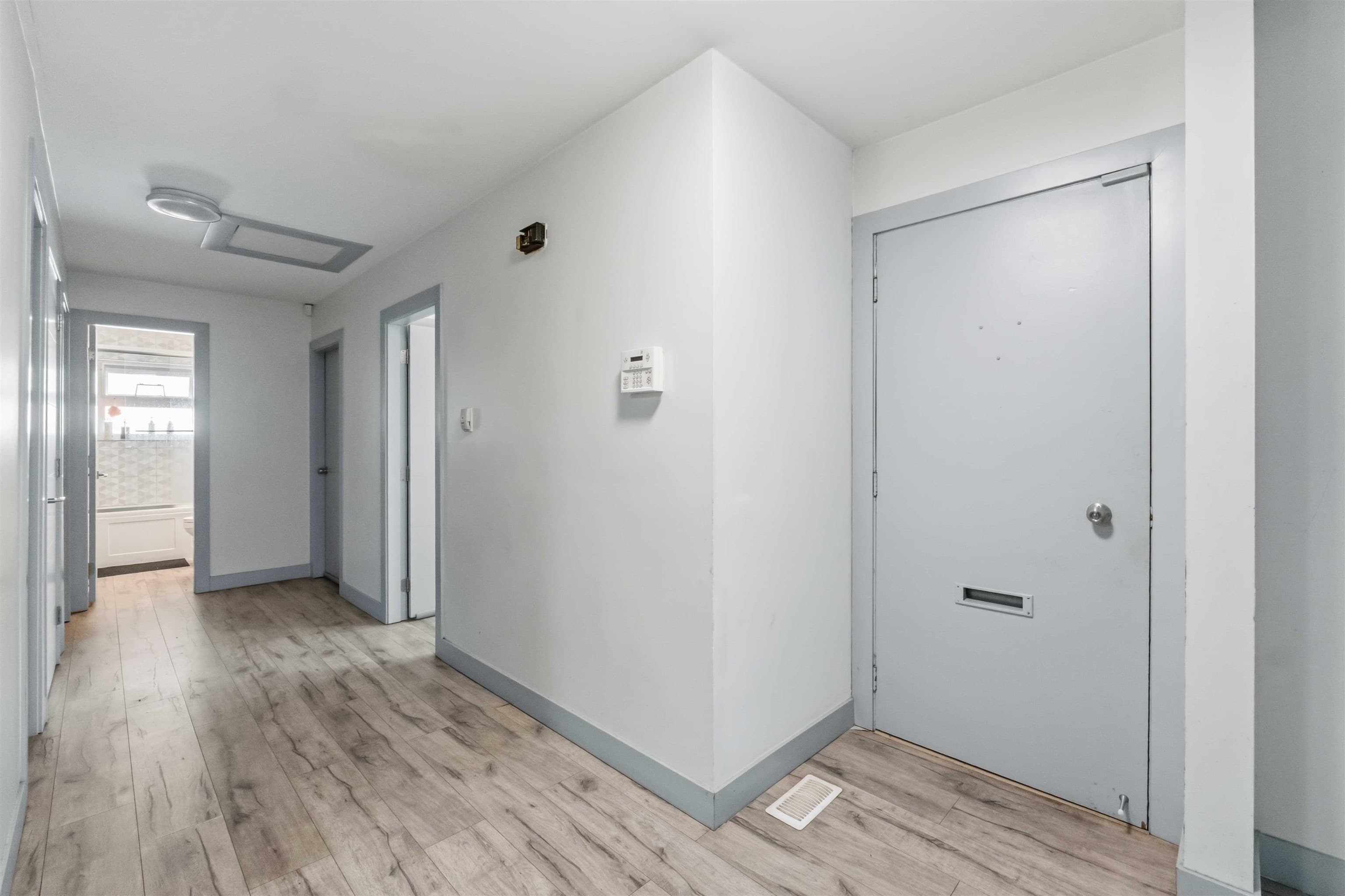 14742 106a Avenue, Surrey, V3R 1T6 — photo 5