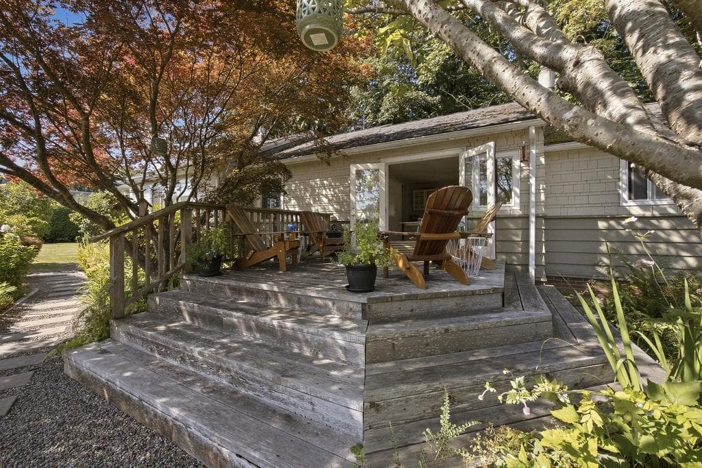 271 Cochrane Road, Gibsons, V0N 1V8 — photo 1