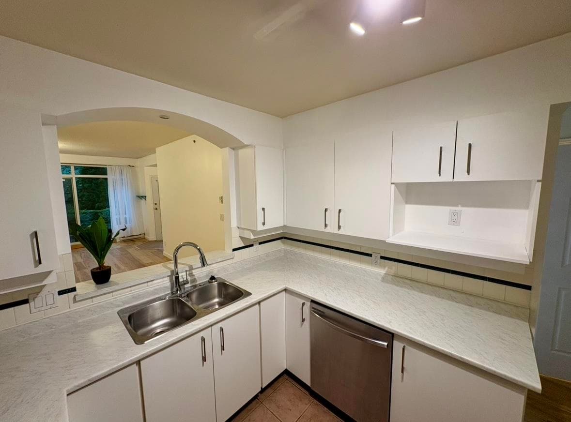 212 - 3600 Windcrest Drive, North Vancouver, V7G 2S5 — photo 2