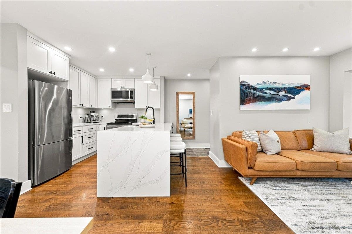 223 W 19th Street, North Vancouver, V7M 1X6 — photo 3
