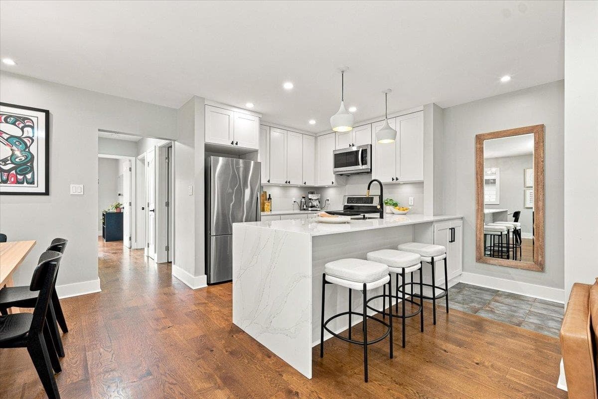 223 W 19th Street, North Vancouver, V7M 1X6 — photo 1