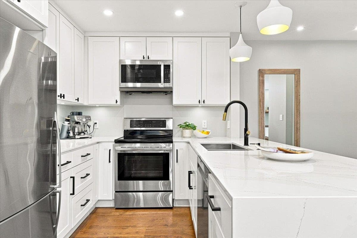 223 W 19th Street, North Vancouver, V7M 1X6 — photo 5