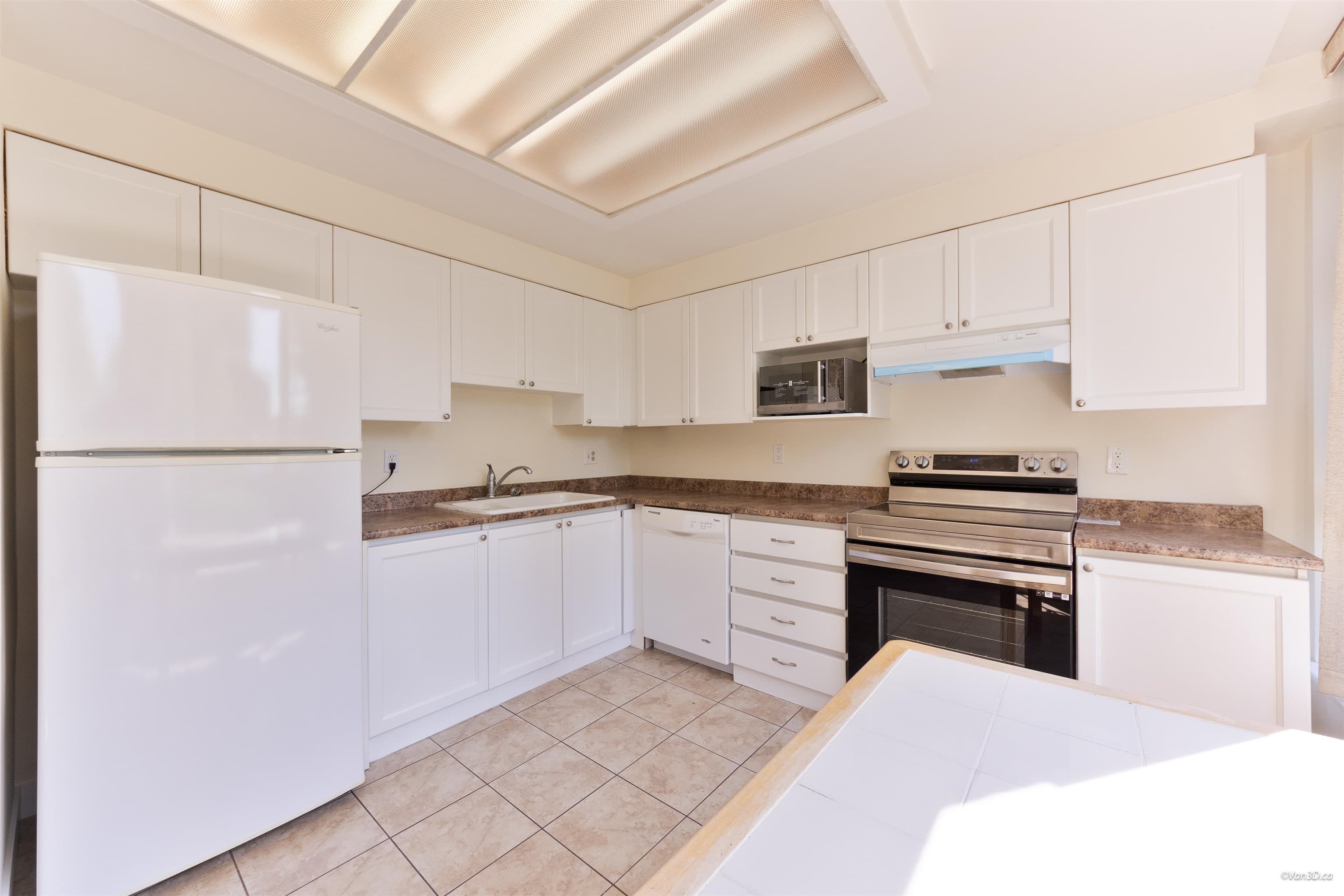 201 - 4350 Beresford Street, Burnaby, V5H 4K9 — photo 5
