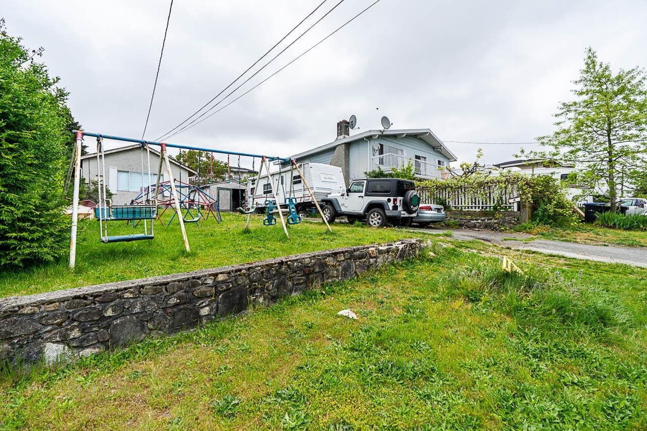 2233 Edinburgh Street, New Westminster, V3M 2Y2 — photo 2