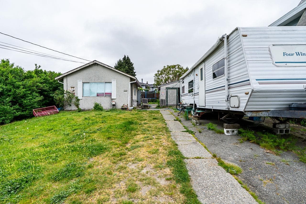 2233 Edinburgh Street, New Westminster, V3M 2Y2 — photo 4