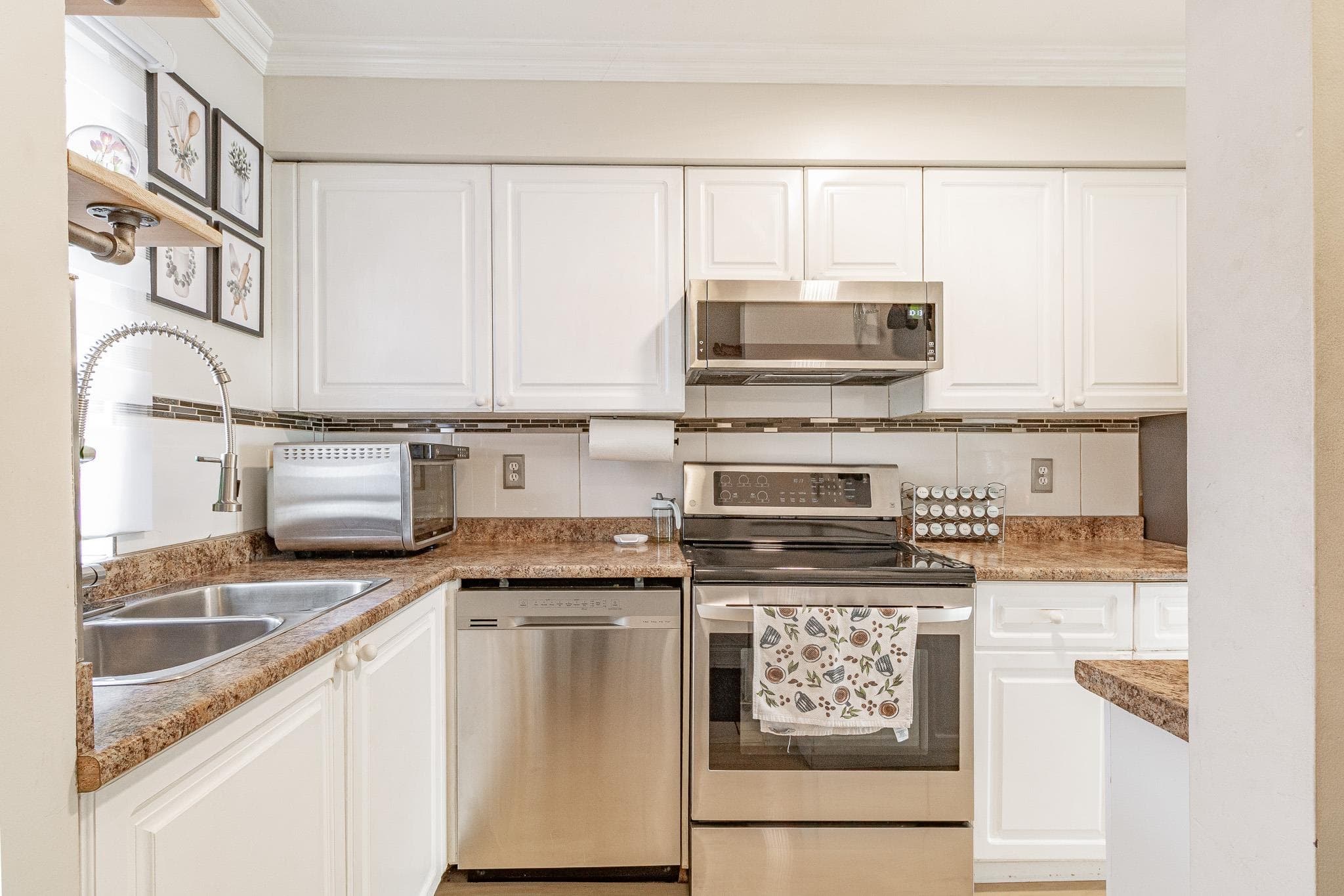 107 - 1570 Prairie Avenue, Port Coquitlam, V3B 1T4 — photo 1