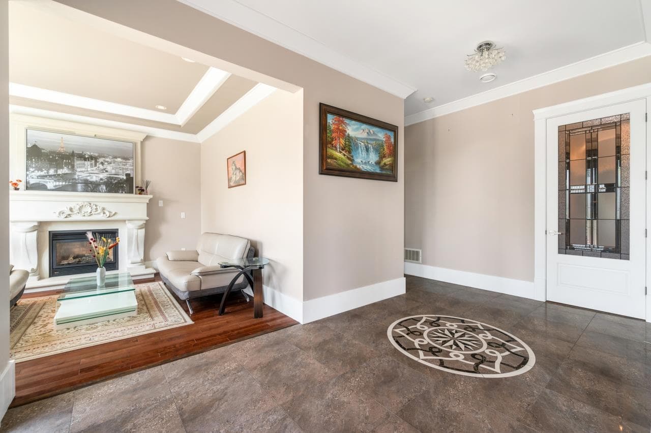 7188 Gray Avenue, Burnaby, V5J 3Y8 — photo 4