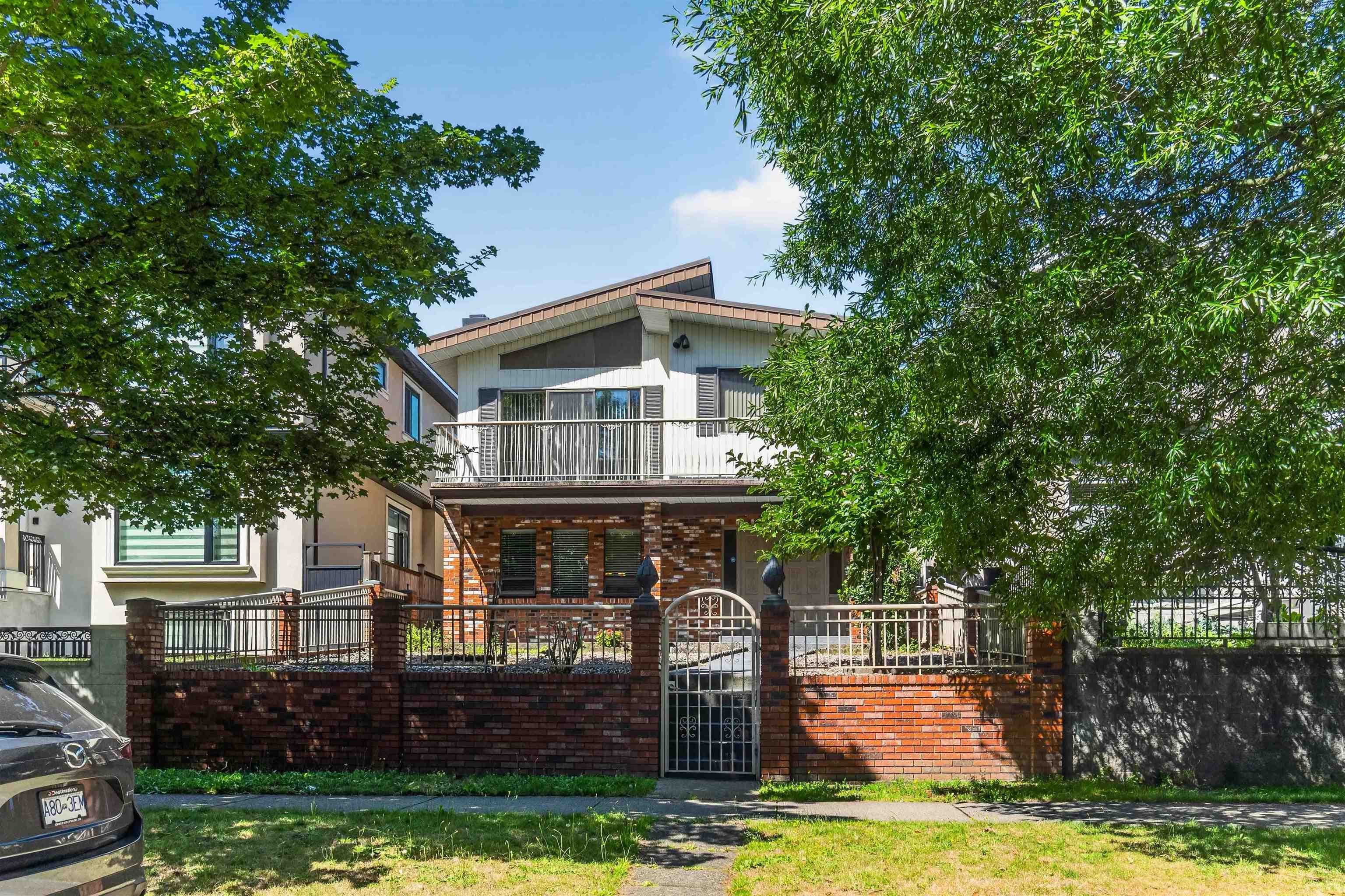 2739 E 8th Avenue, Vancouver, V5M 1W7 — photo 1