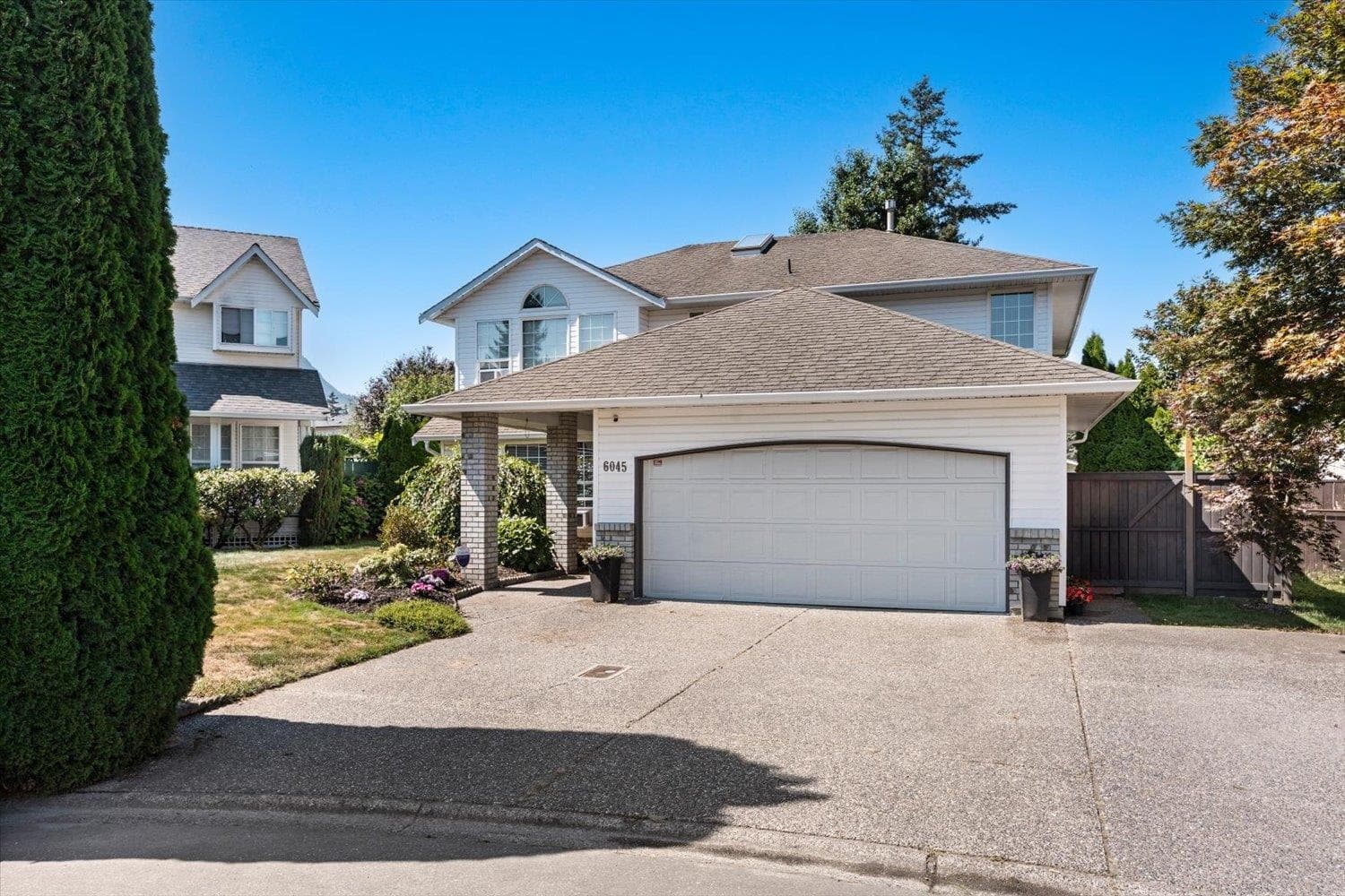 6045 Glenroy Drive, Chilliwack, V2R 2H8 — photo 2