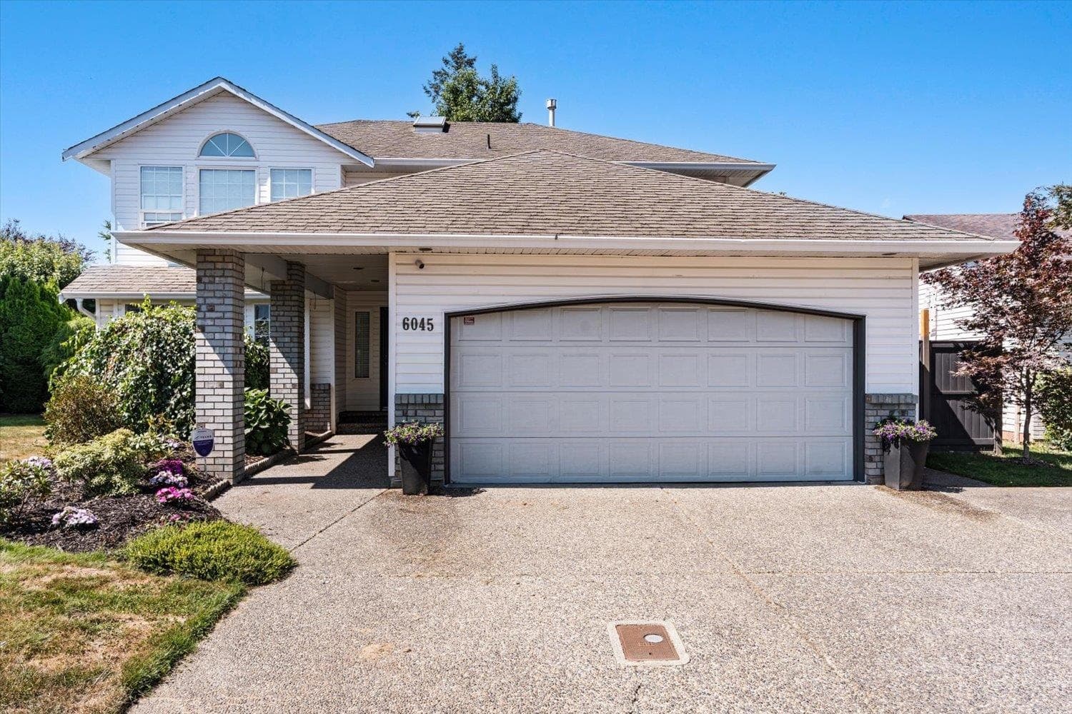 6045 Glenroy Drive, Chilliwack, V2R 2H8 — photo 1