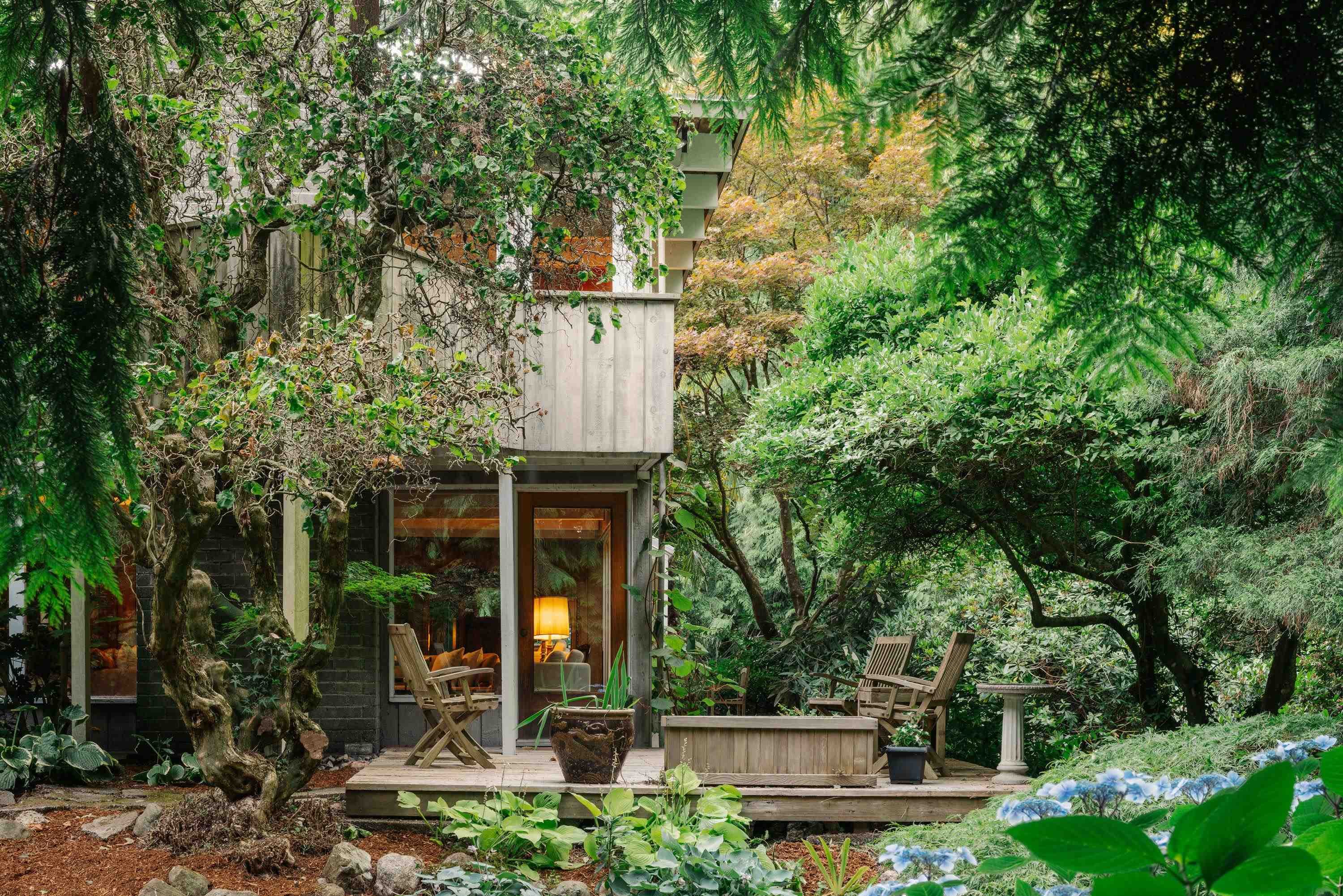 6222 St. Georges Avenue, West Vancouver, V7W 1Z7 — photo 1