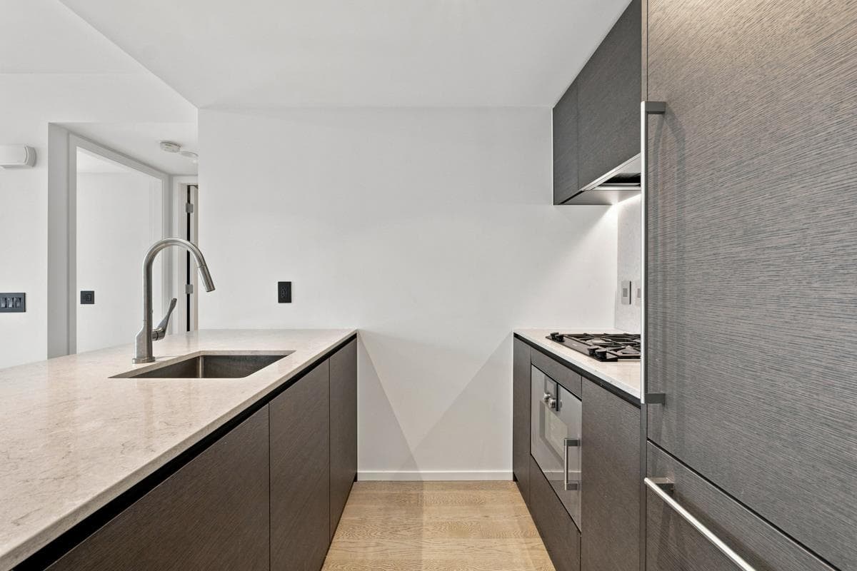 1004 - 1408 Robson Street, Vancouver, V6G 1B9 — photo 4
