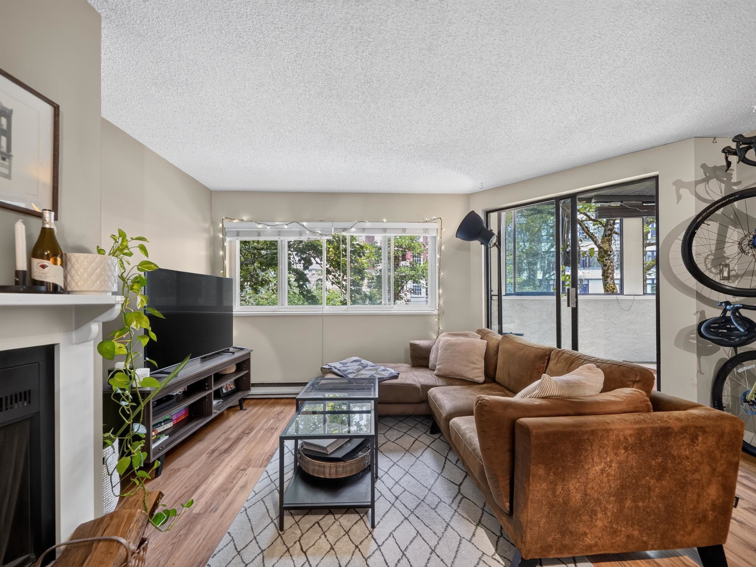 202 - 936 Bute Street, Vancouver, V6E 1Y8 — photo 1