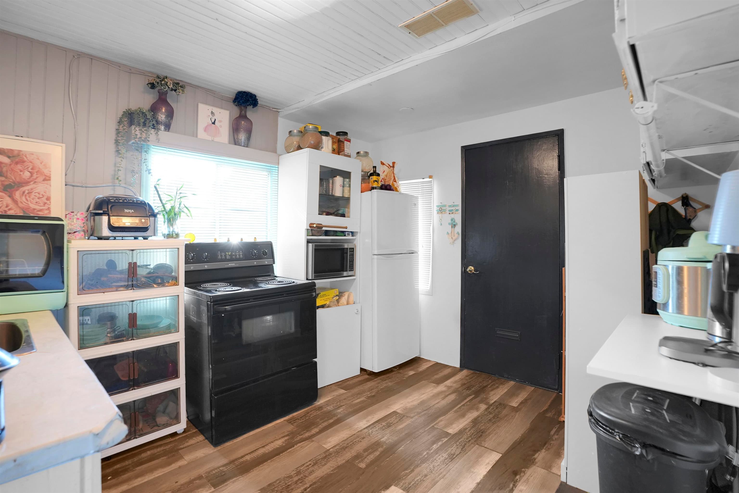 942 Lee Street, White Rock, V4B 4N8 — photo 3