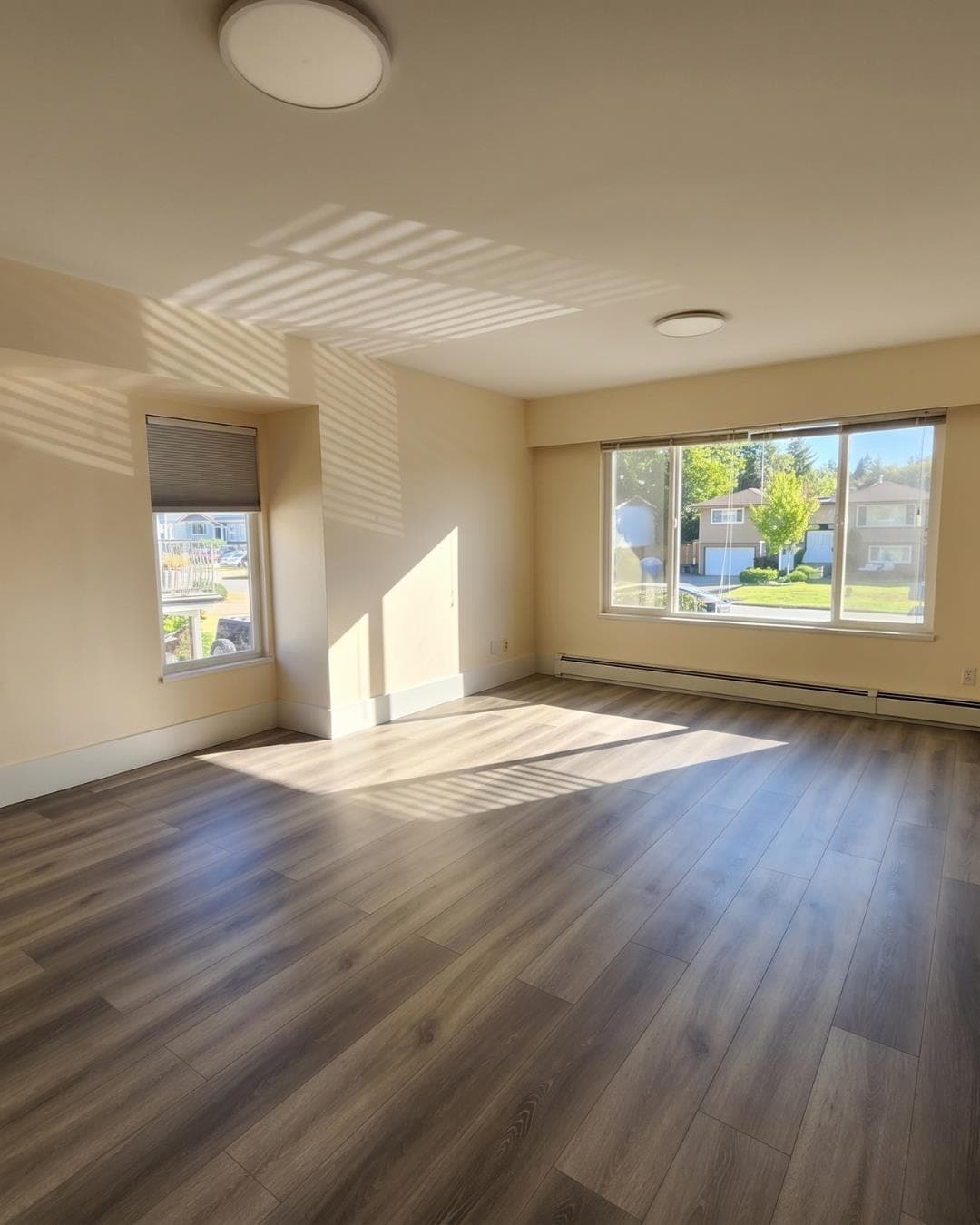 Upper - 1535 Blaine Avenue, Burnaby, V5A 2L9 — photo 2