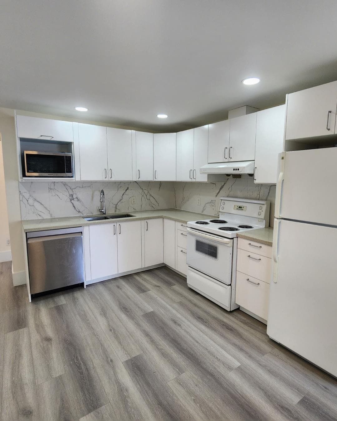 Upper - 1535 Blaine Avenue, Burnaby, V5A 2L9 — photo 3