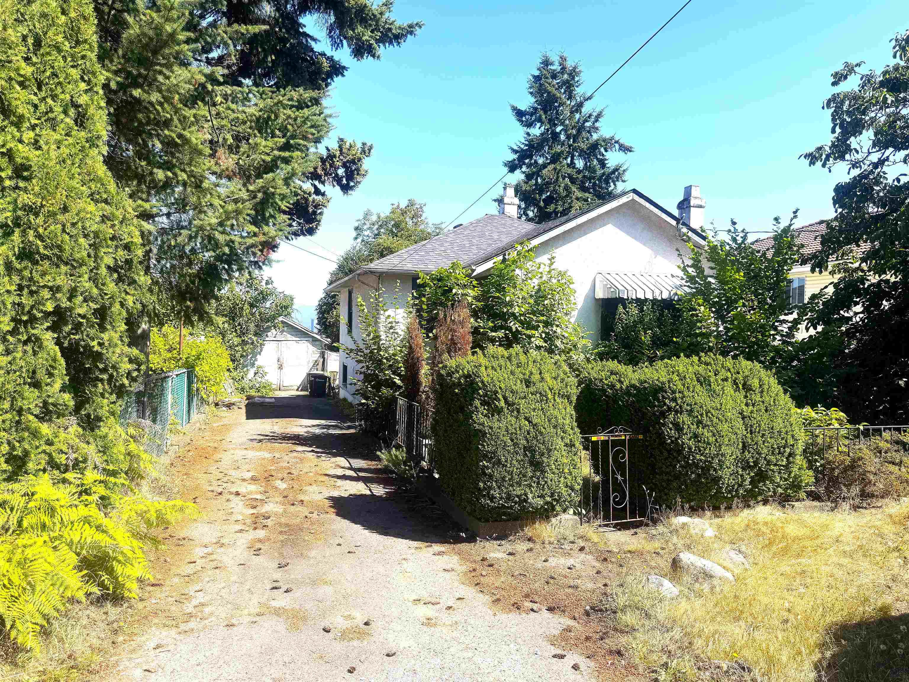 4625 Grafton Street, Burnaby, V5H 1M1 — photo 2