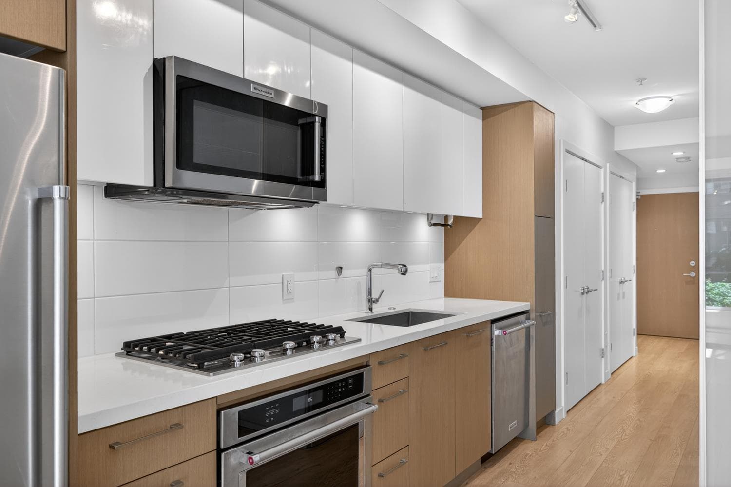 304 - 384 E 1st Avenue, Vancouver, V5T 0G5 — photo 2