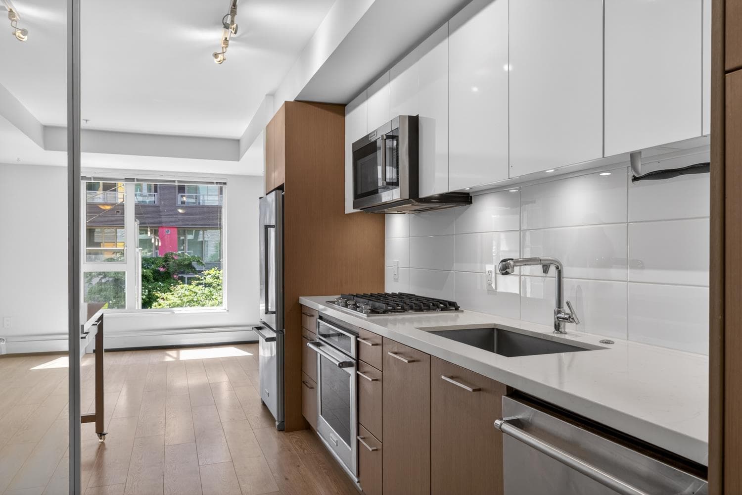 304 - 384 E 1st Avenue, Vancouver, V5T 0G5 — photo 3