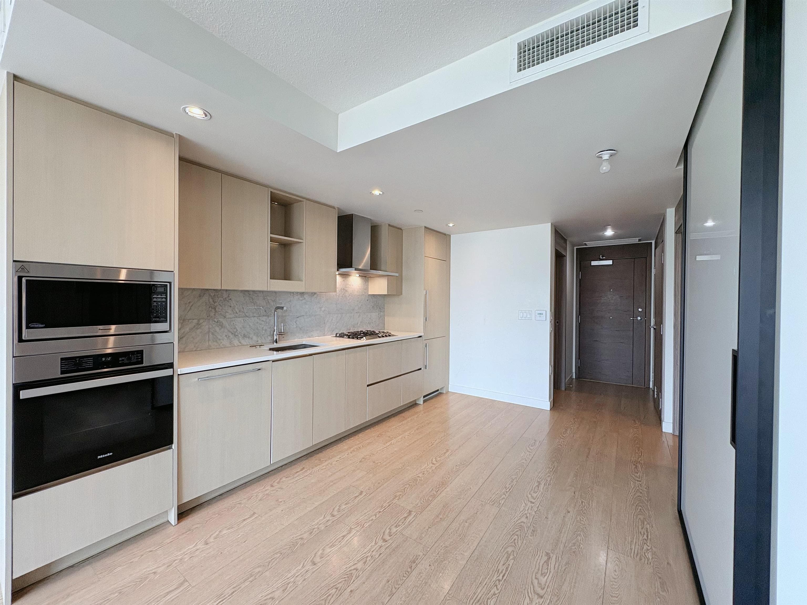 886 - 87 Nelson Street, Vancouver, V6Z 0E8 — photo 2