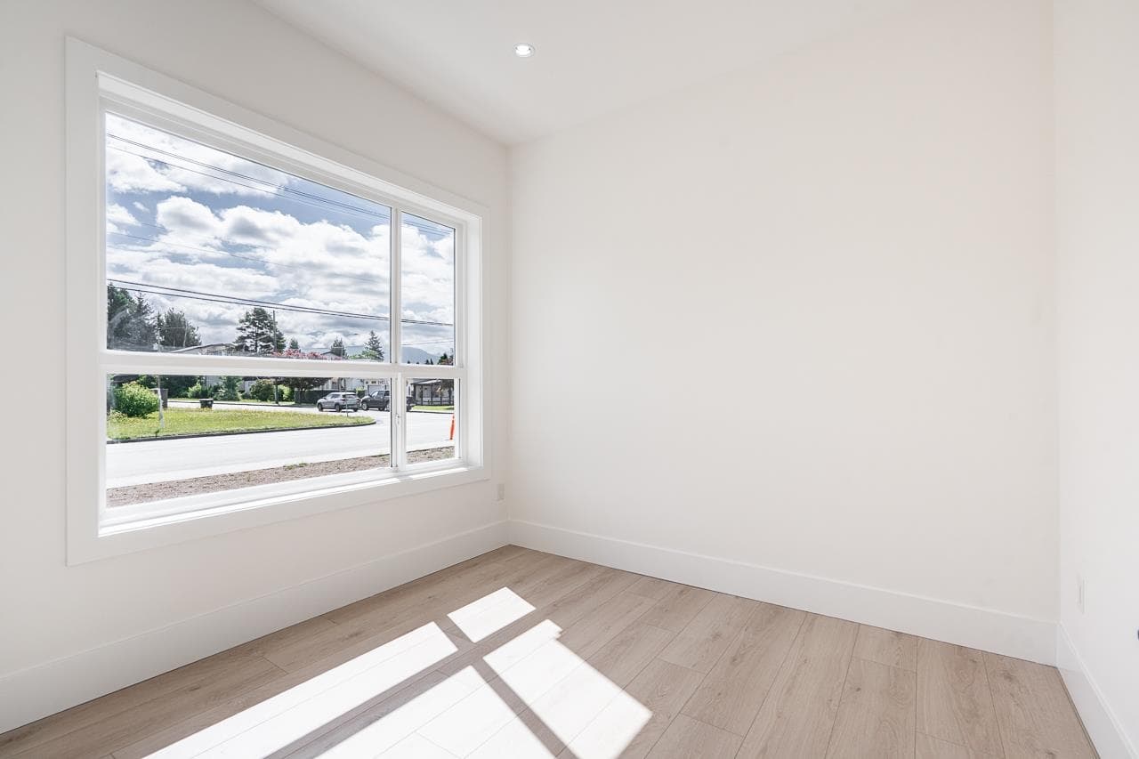 LOWER B - 45945 Lewis Avenue, Chilliwack, V2P 3C3 — photo 2