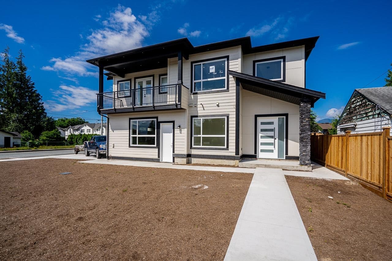 LOWER B - 45945 Lewis Avenue, Chilliwack